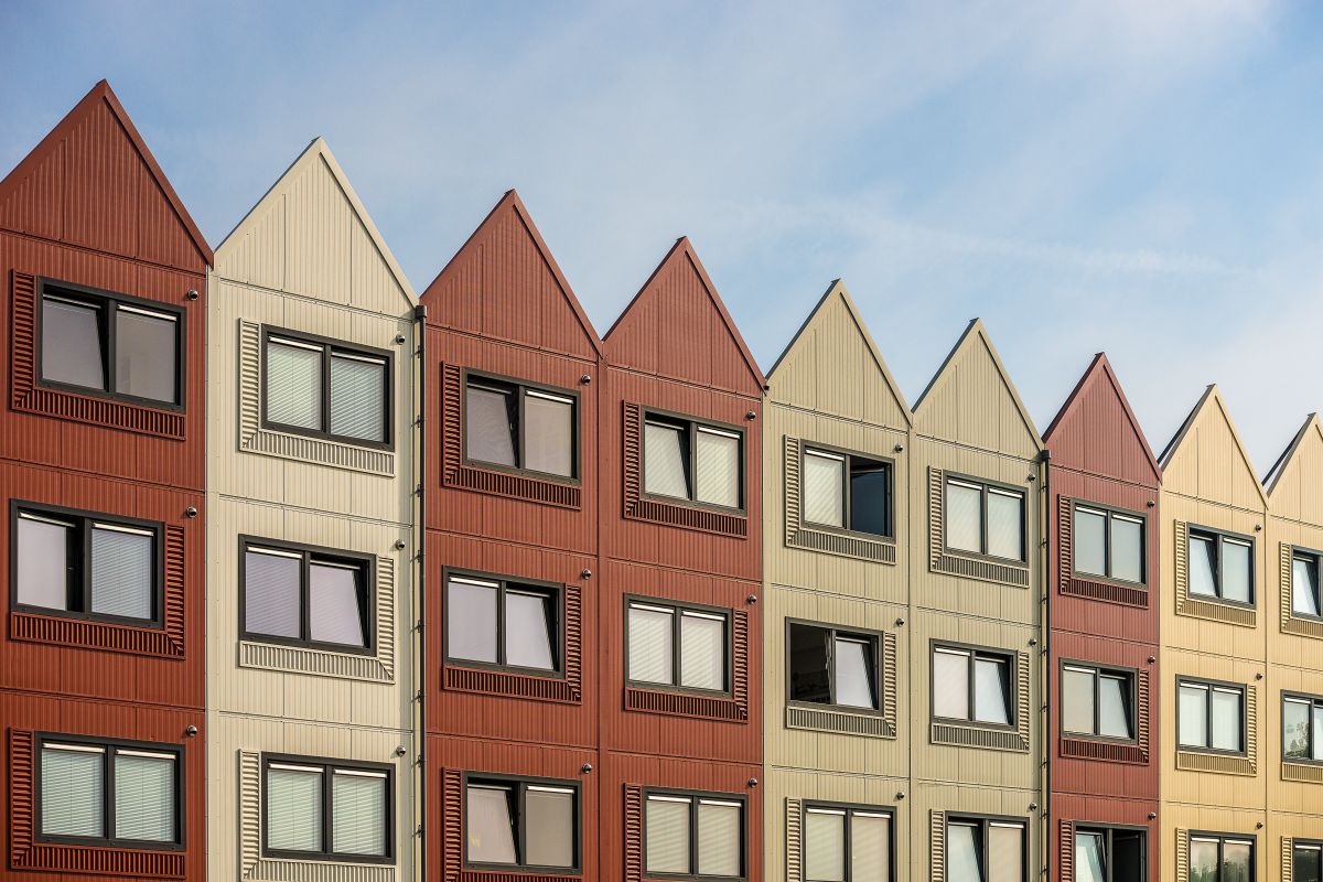 Row of gabled rowhouses, the housing type most Lawrenceville and Bloomfield short-term rentals sit in